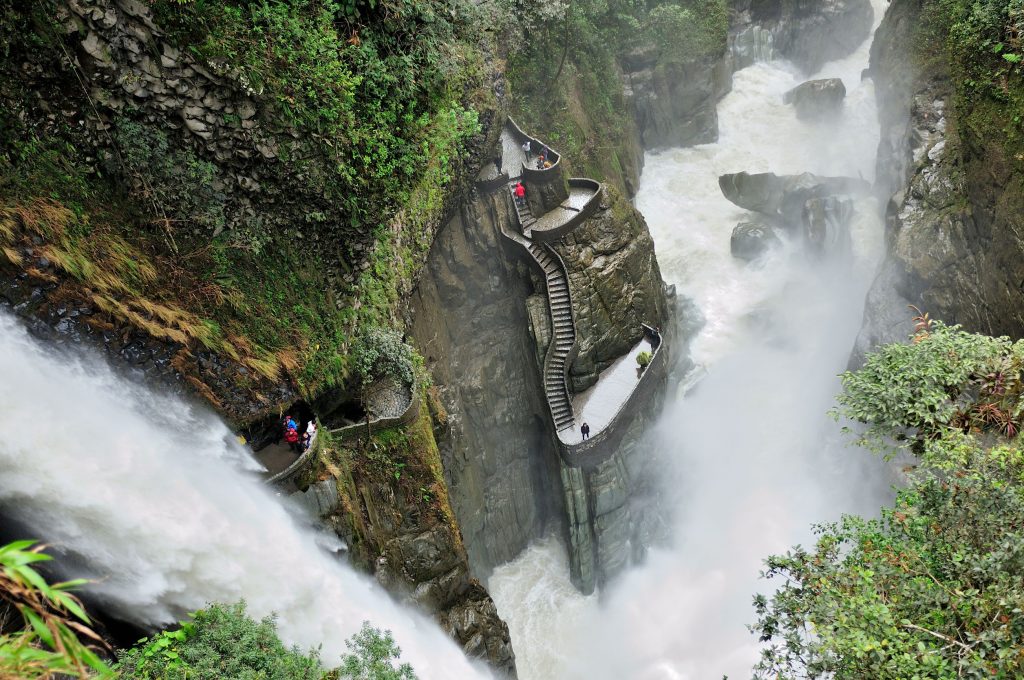 Puerto Napo  Puyo - Baños