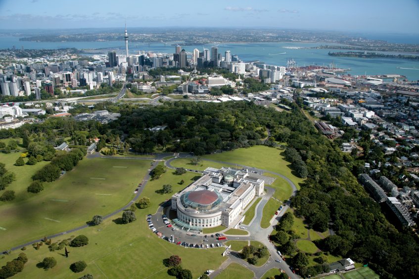 Christchurch - Auckland (vol)