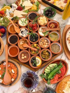 La gastronomie Turque : Une explosion de saveurs Méditerranéennes