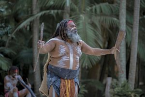À la rencontre des Aborigènes d'Australie : Découvrez la culture ancienne et la sagesse millénaire de ce peuple autochtone