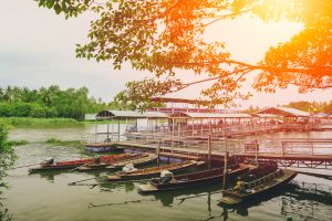 Le marché centenaire de Don Wai en Thaïlande : un trésor caché le long du fleuve Chao Phraya