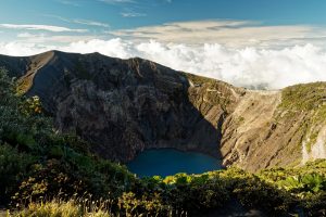 Les volcans du Costa Rica : quand le feu rencontre la forêt tropicale