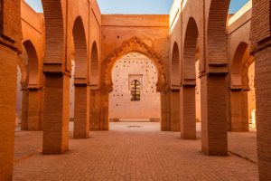 Voyager à travers les civilisations : comment l’histoire façonne nos destinations